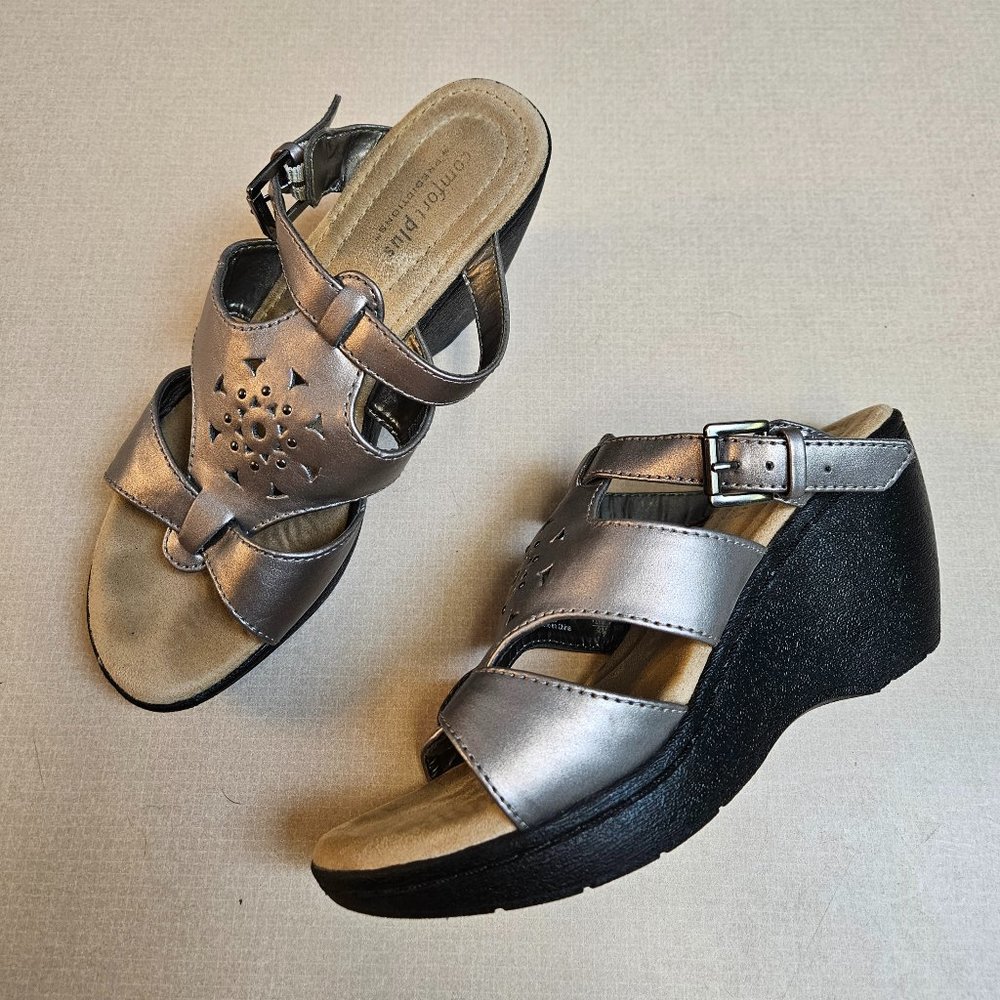 EUC Comfort Plus 7.5 Silver Wedge Sandel 3"